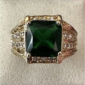 JBK Camrose & Kross Emerald Cut Ring Sz 6 Green Glass Stone Gold Tone